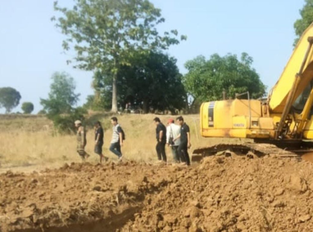 Foto : Polres Indramayu saat menggebek tambang di kecamatan Cikedung Indramayu. (Suarajurnalis.id/Kholil)