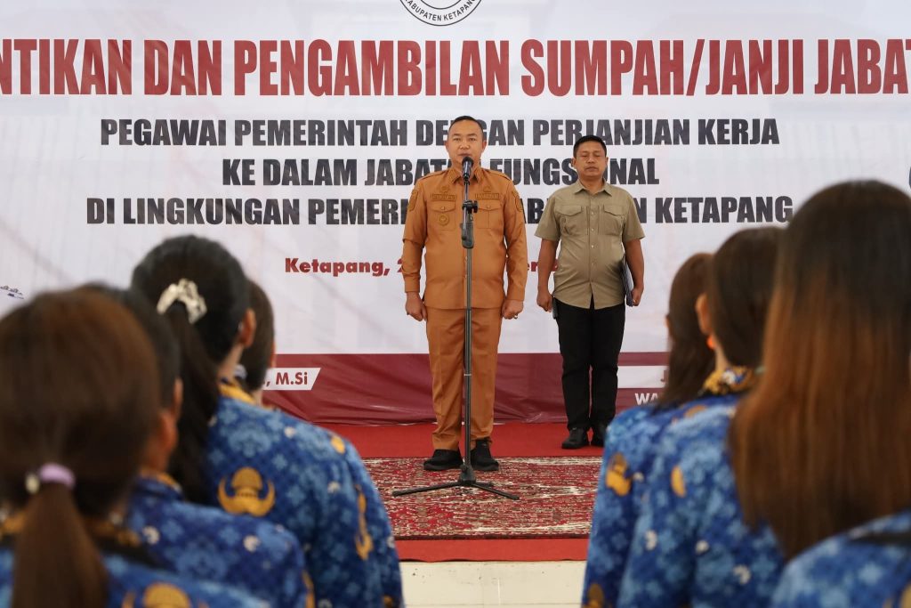 Foto : Bupati Ketapang saat melantik ASN PPPK. (Suarajurnalis.id/Anton)